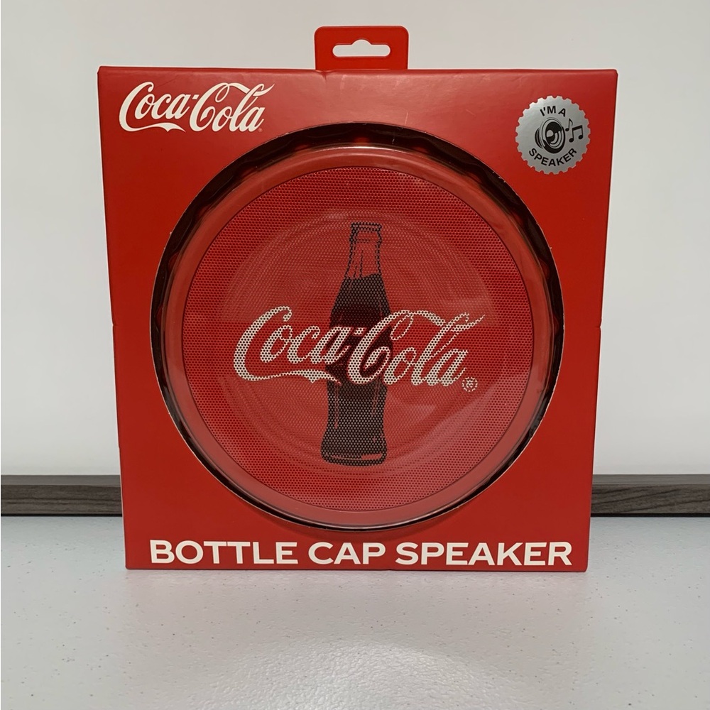 Coca-Cola Bluetooth Bottle Cap Speaker with FM Radio & LED Lights-New